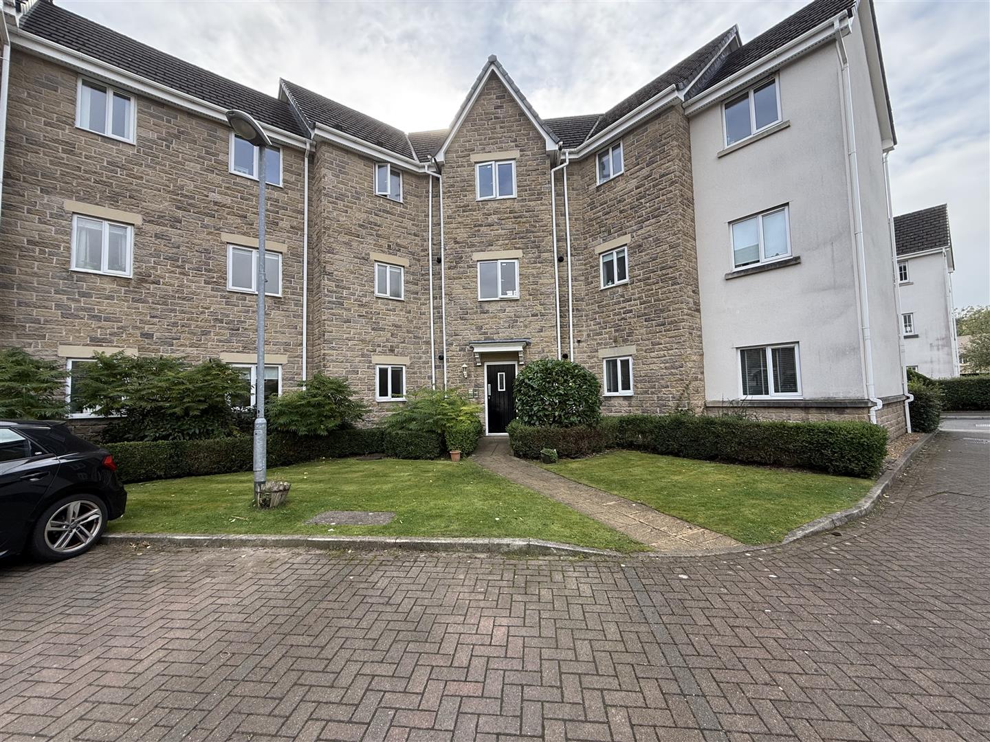 2 bed flat/apartment in Vale View, Mossley, Ashton-Under-Lyne – photo 4